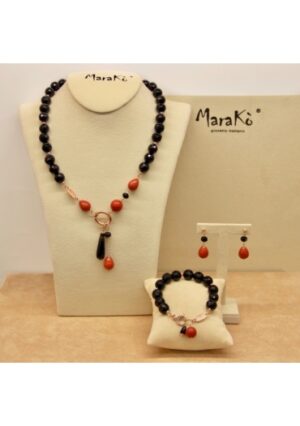 Parure Agata nera e Pasta corallo rosso. Indossabile laterale, con o senza ciondoli﻿