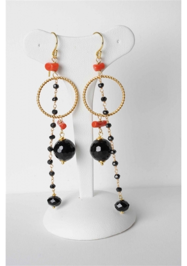 orecchini in arg. 925/000 placcato oro agata nera, corallo rosso, rosarietto spinello nero,lunghezza 9 cm.﻿