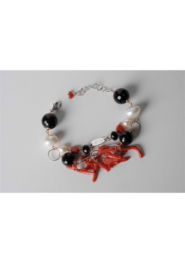 Bracciale a 2 fili, agata nera, corallo rosso, perle di fiume – cod:BR0700